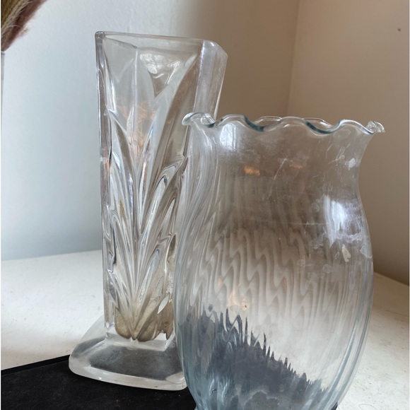 lot of 2 clear flower vases - Picture 2 of 5